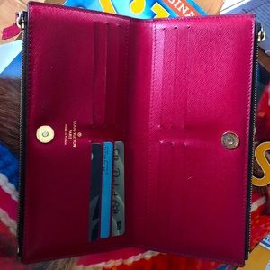 Double zipper sided with red interior